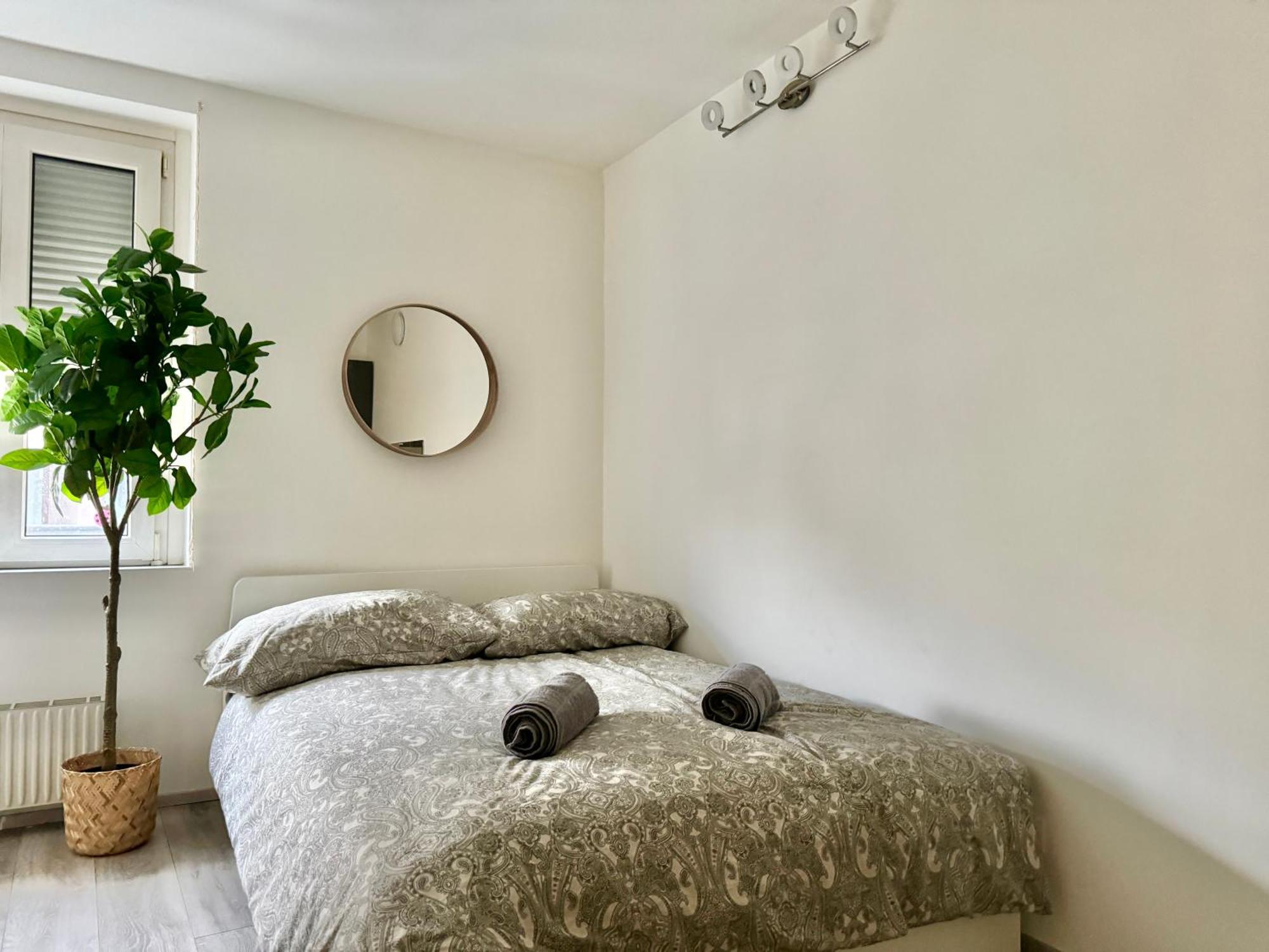Stylish Schonbrunn Apartments With Free Parking Вена Экстерьер фото
