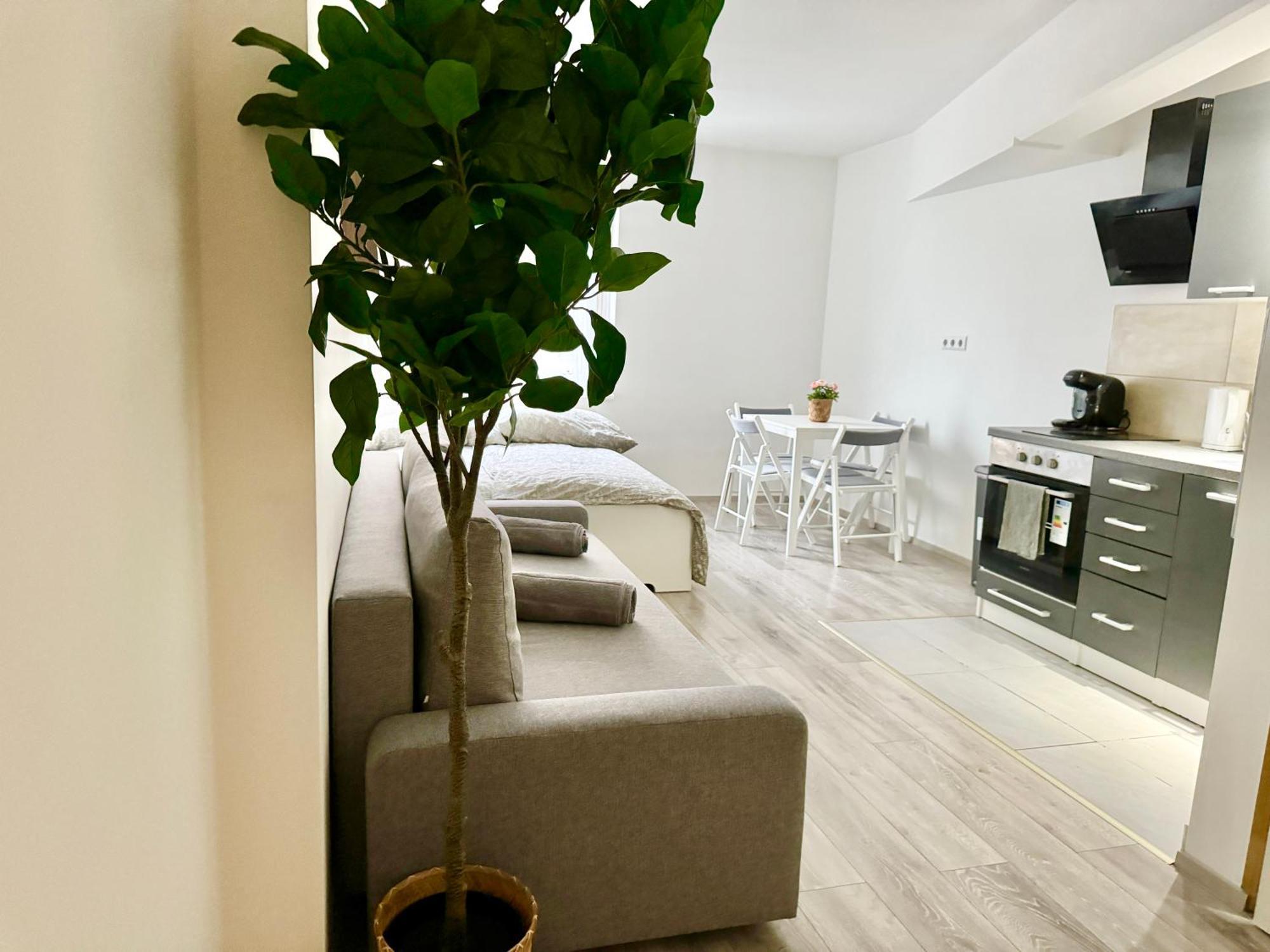 Stylish Schonbrunn Apartments With Free Parking Вена Экстерьер фото