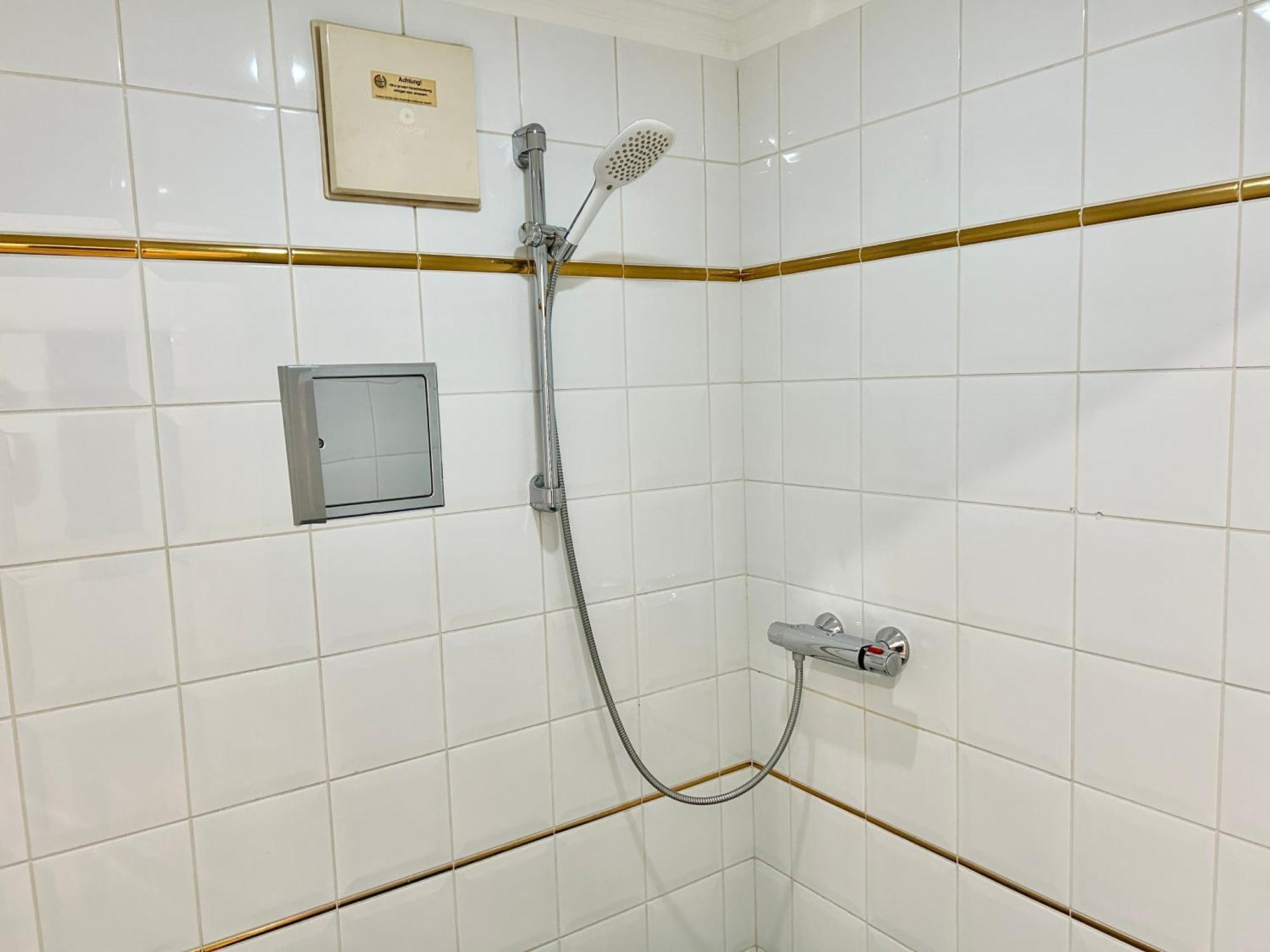 Stylish Schonbrunn Apartments With Free Parking Вена Экстерьер фото