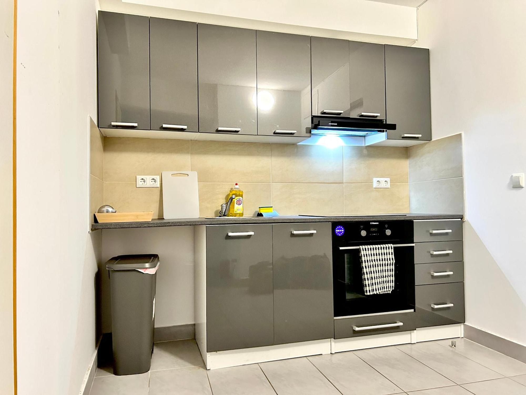 Stylish Schonbrunn Apartments With Free Parking Вена Экстерьер фото