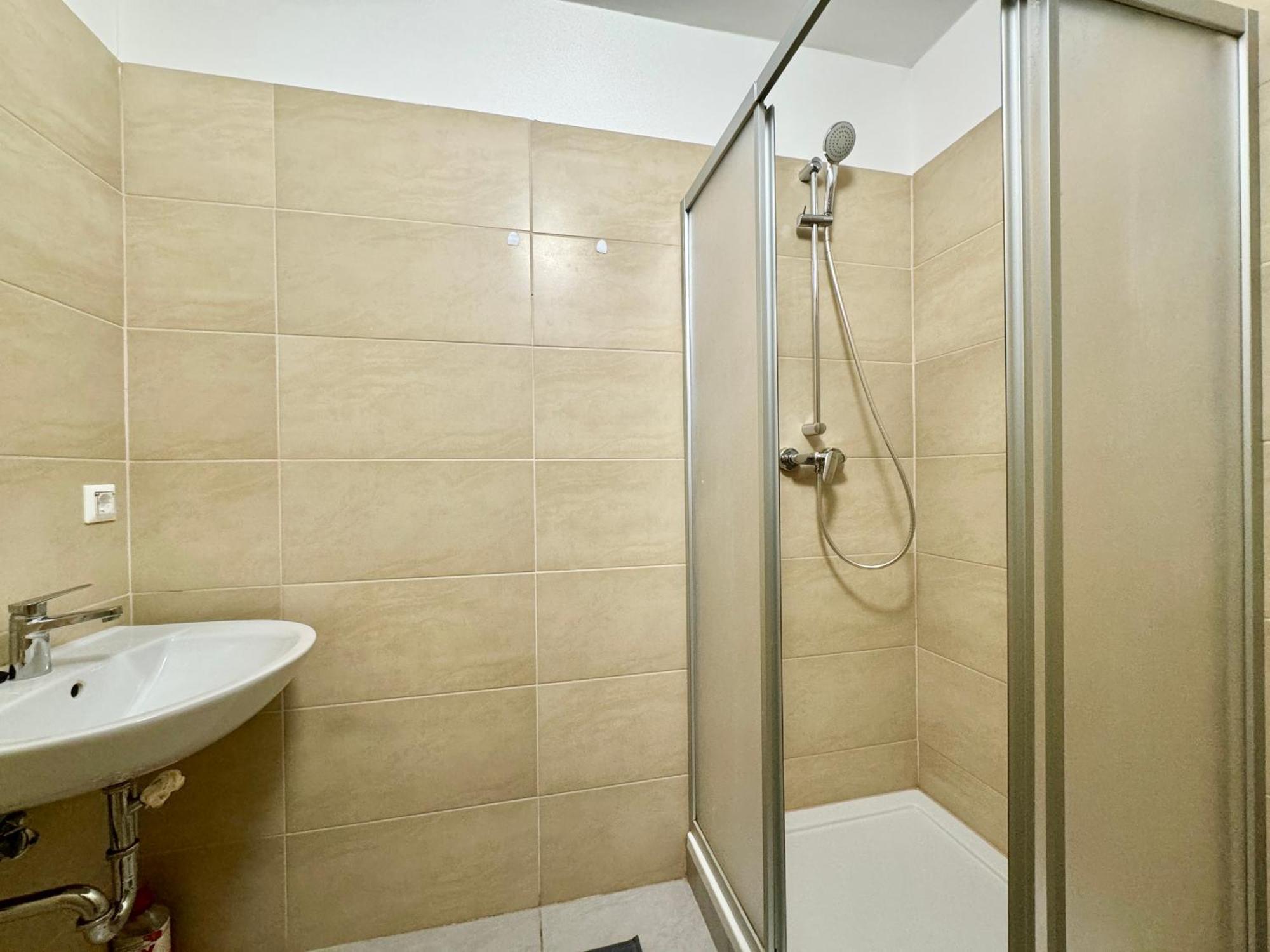 Stylish Schonbrunn Apartments With Free Parking Вена Экстерьер фото