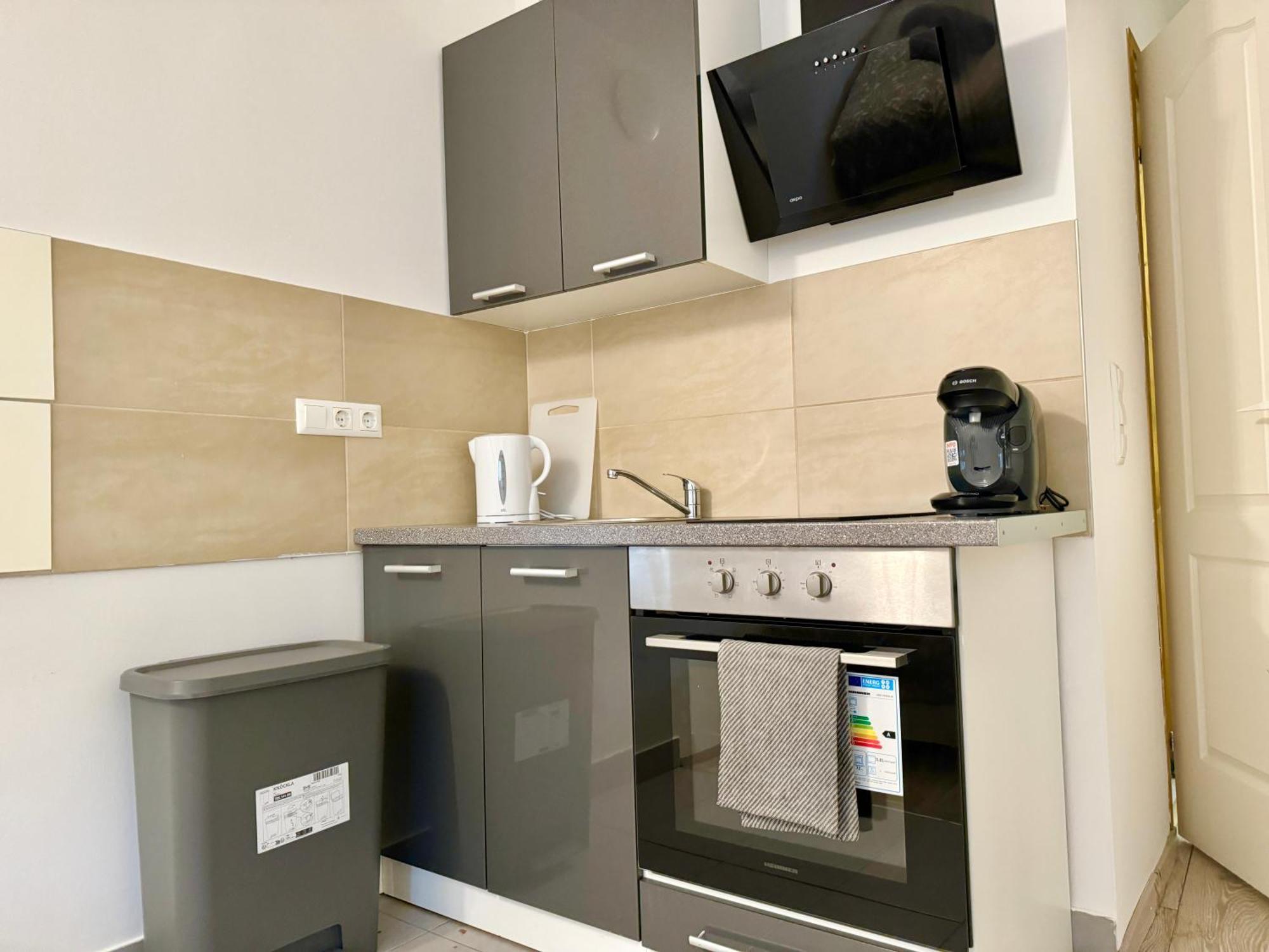 Stylish Schonbrunn Apartments With Free Parking Вена Экстерьер фото