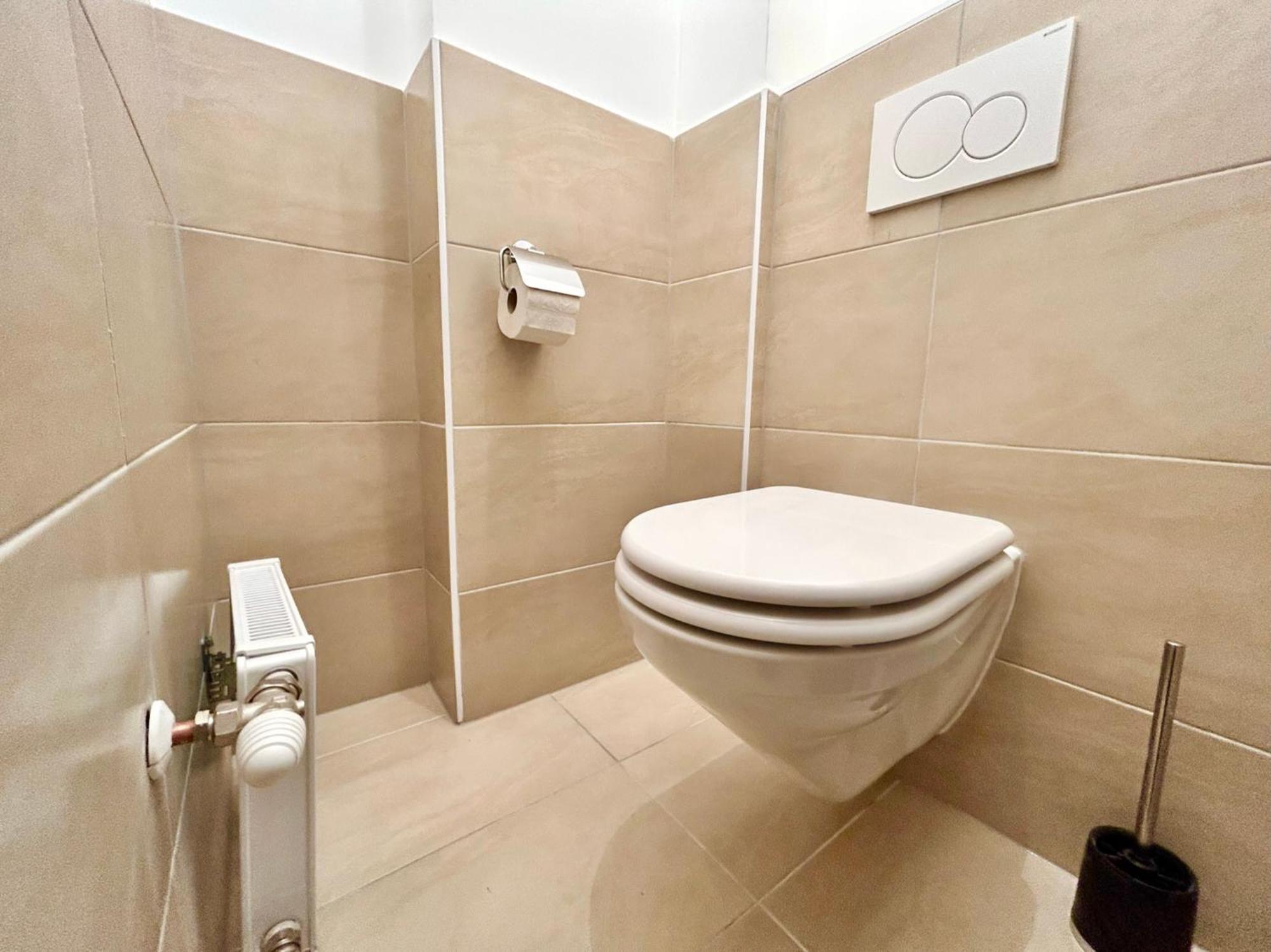 Stylish Schonbrunn Apartments With Free Parking Вена Экстерьер фото