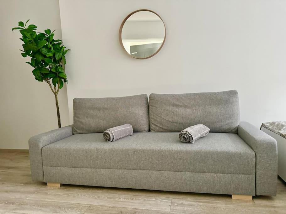 Stylish Schonbrunn Apartments With Free Parking Вена Экстерьер фото