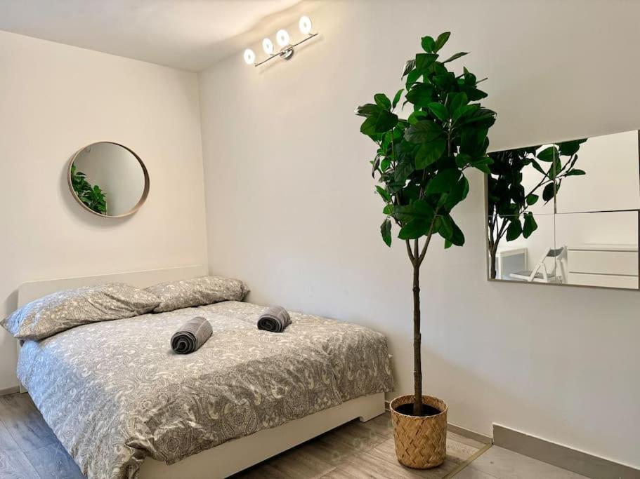 Stylish Schonbrunn Apartments With Free Parking Вена Экстерьер фото